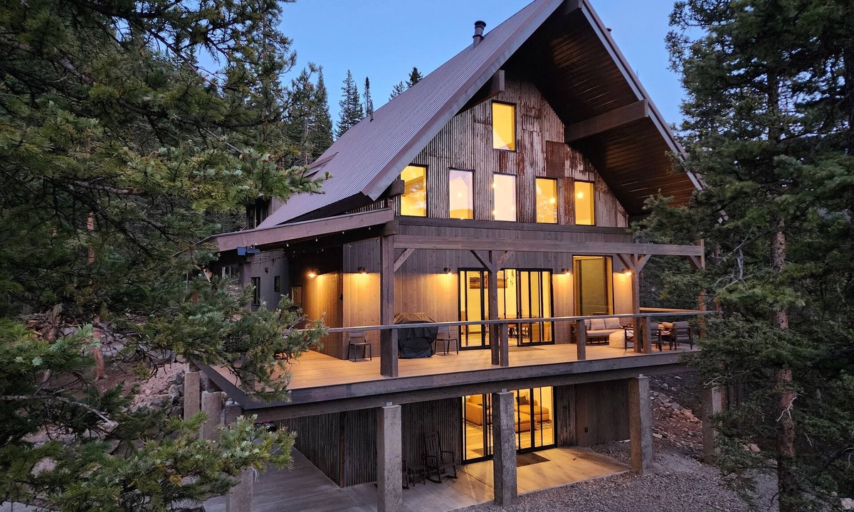 Silverton House | San Juan Backcountry Lodge, Brand New Luxury lodge near Silverton Colorado
