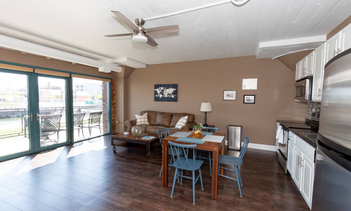 Sandusky Condo | Sandusky Bay Waterfront Views For Four!