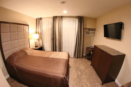 Downtown Riverside Hotel | Santa Cruz Inn