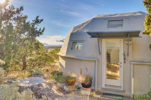 Canoncito House | Santa Fe Geo Dome w/Trail Access & Views