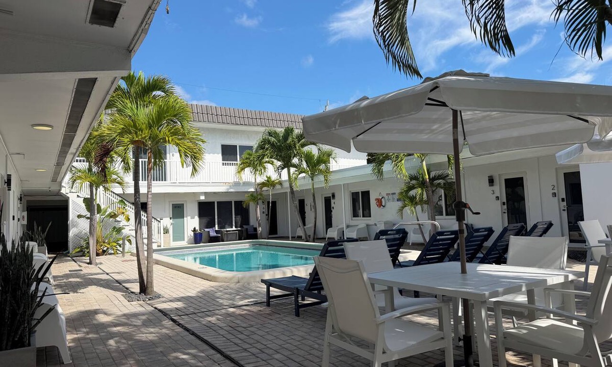 Lauderdale-by-the-Sea Hotel | Sapphire by the Sea Unit 3 - King Bed, kitchen, pool view, Sleeps 2