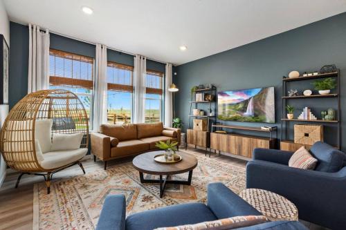 Loveland House | Sauna, Gym, Hot Tub and 4bd Home