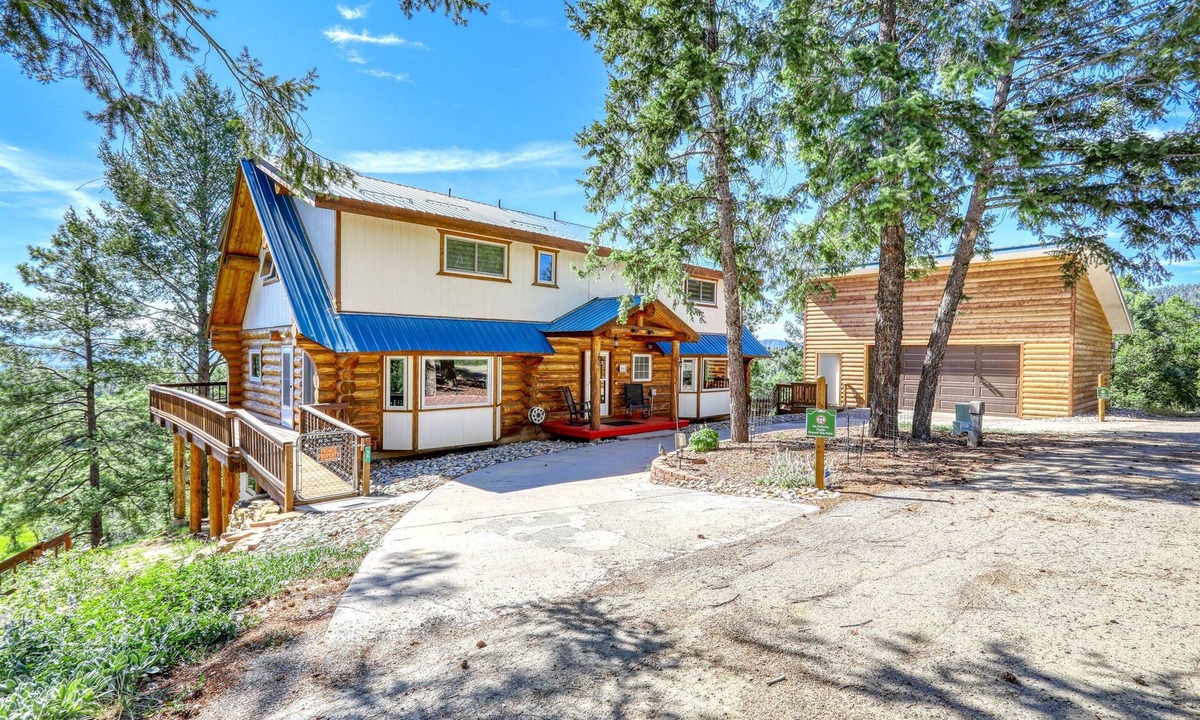 Pagosa Springs Cabin | Scenic 4BR Log Cabin w/MTN views