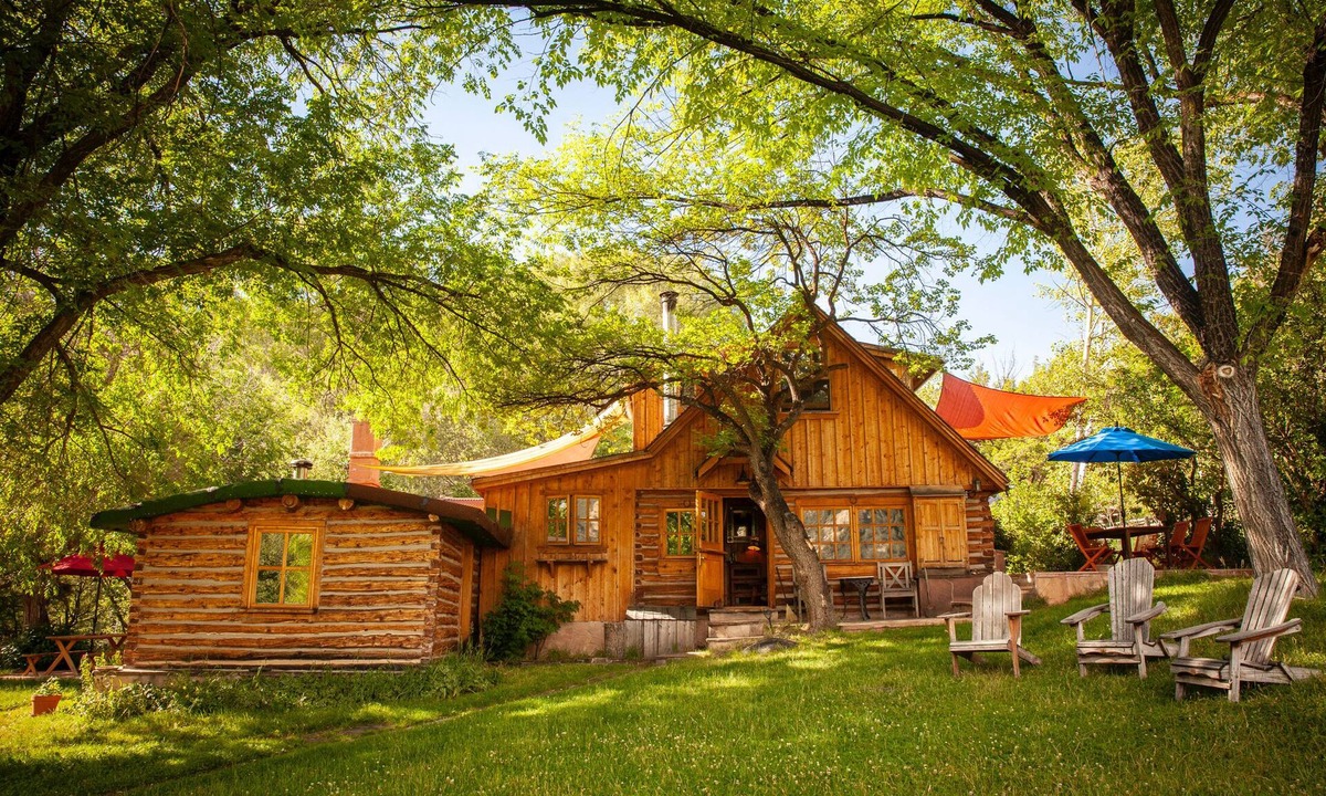 New Castle Cabin | Scenic Creekside Pet Friendly Ranch House with 5 Cabins and Sauna.
