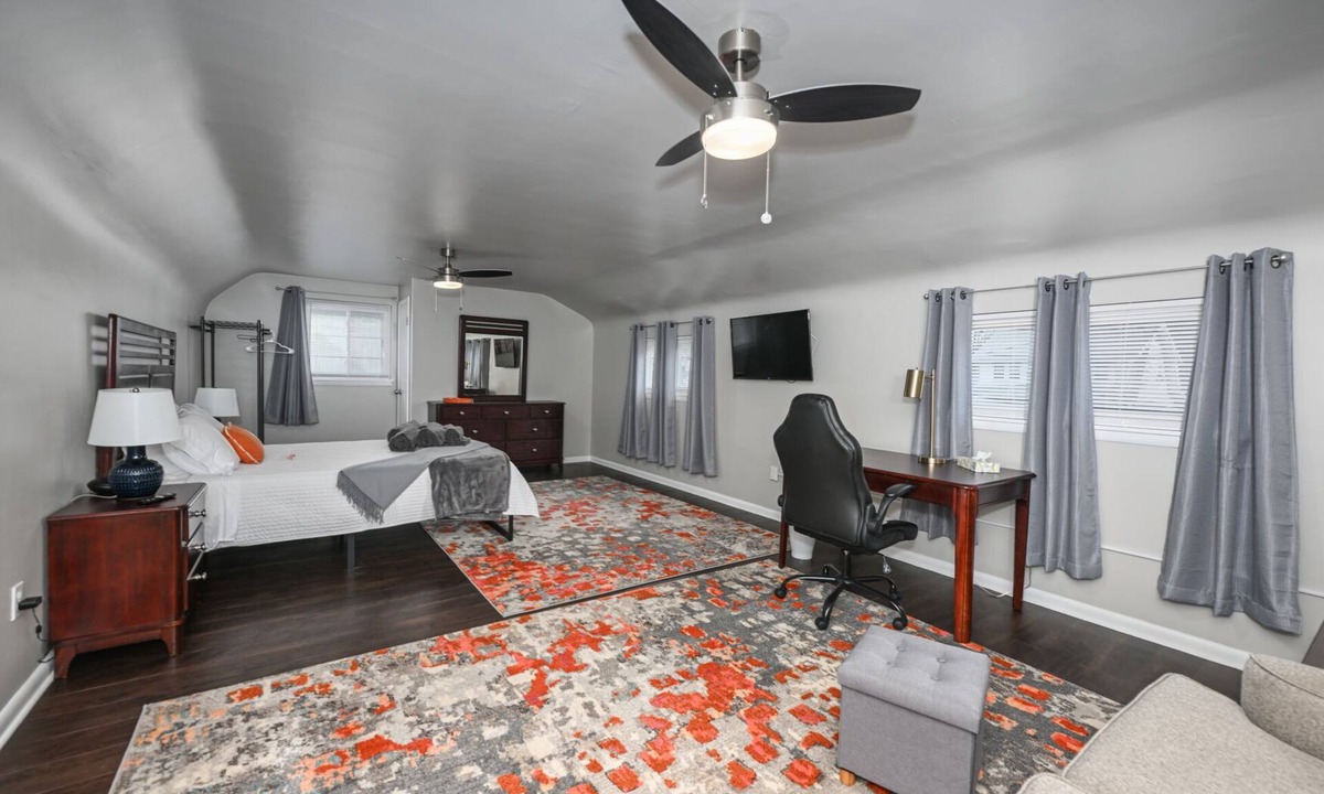 Northside House | Scenic hiking in Cuyahoga Valley National Park! 3BR house, central air & laundry