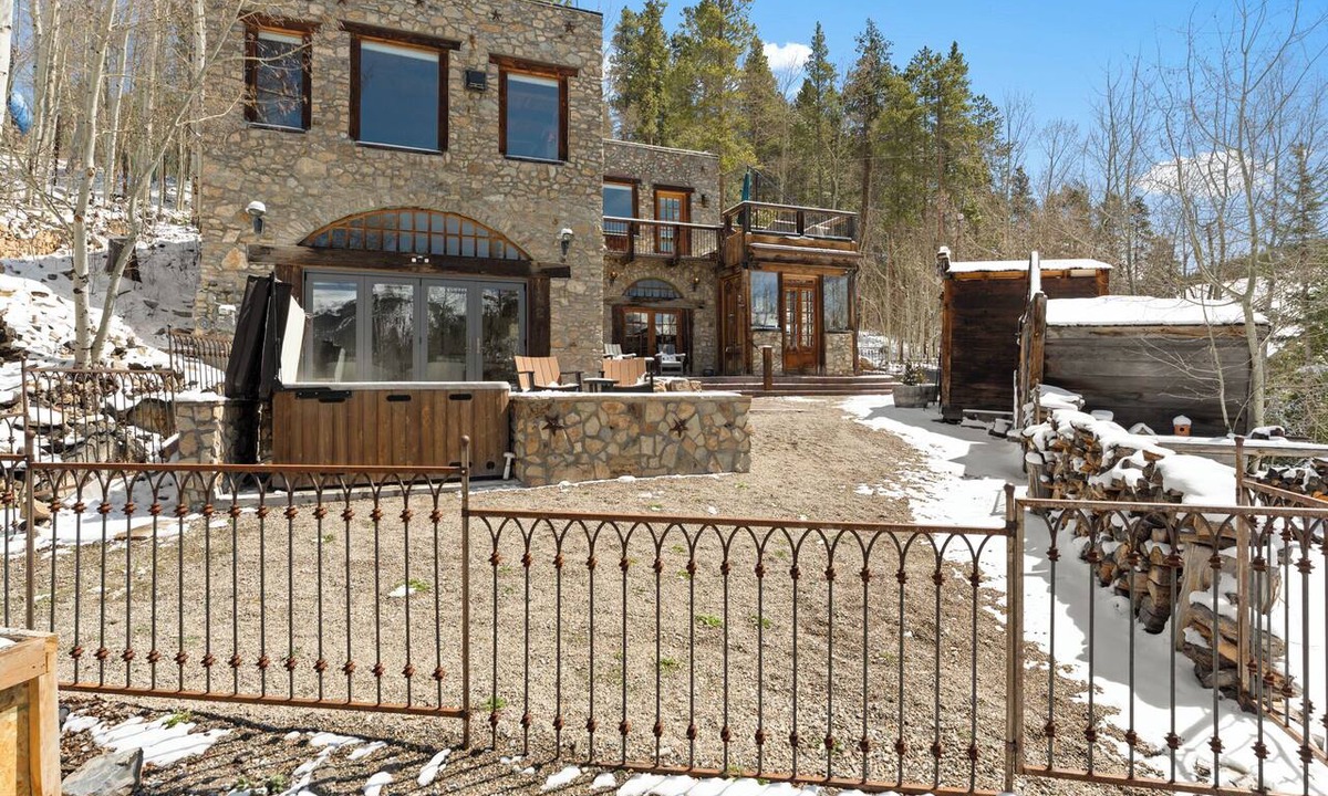 Baldy Mountain House | Scenic Mountain Stay Near Main Street - Private Hot Tub & Sauna