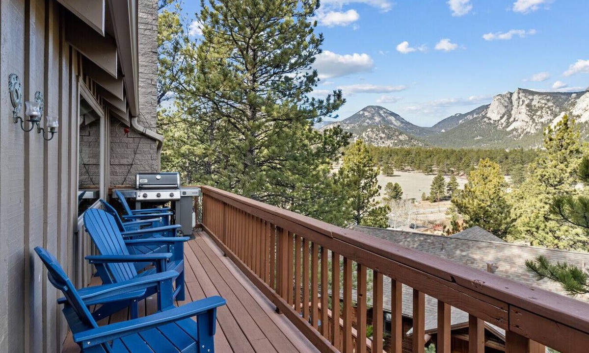 Estes Park Condo | Scenic View Estes Condo|King|5min RMNP