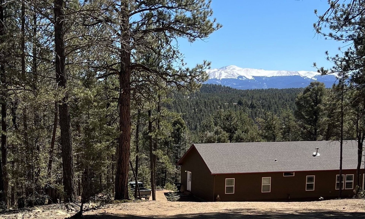 Florissant House | Secluded 4-bedroom Mountain Cabin, Hot Tub, Big Kitchen, Air Conditioning,