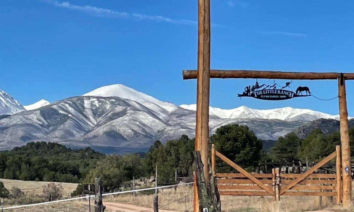 Cotopaxi House | Secluded Colorado Ranch on 140 Acres Near Salida