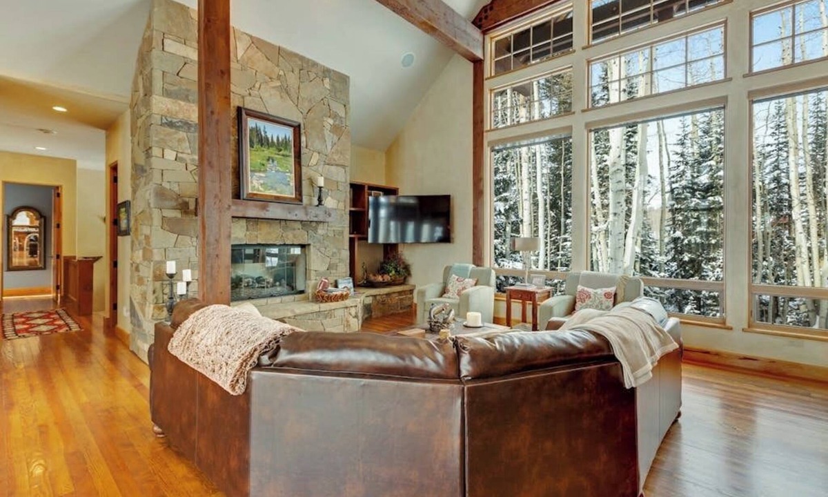 Mount Crested Butte House | Secluded luxury cabin w/game room & mountain views - close to skiing