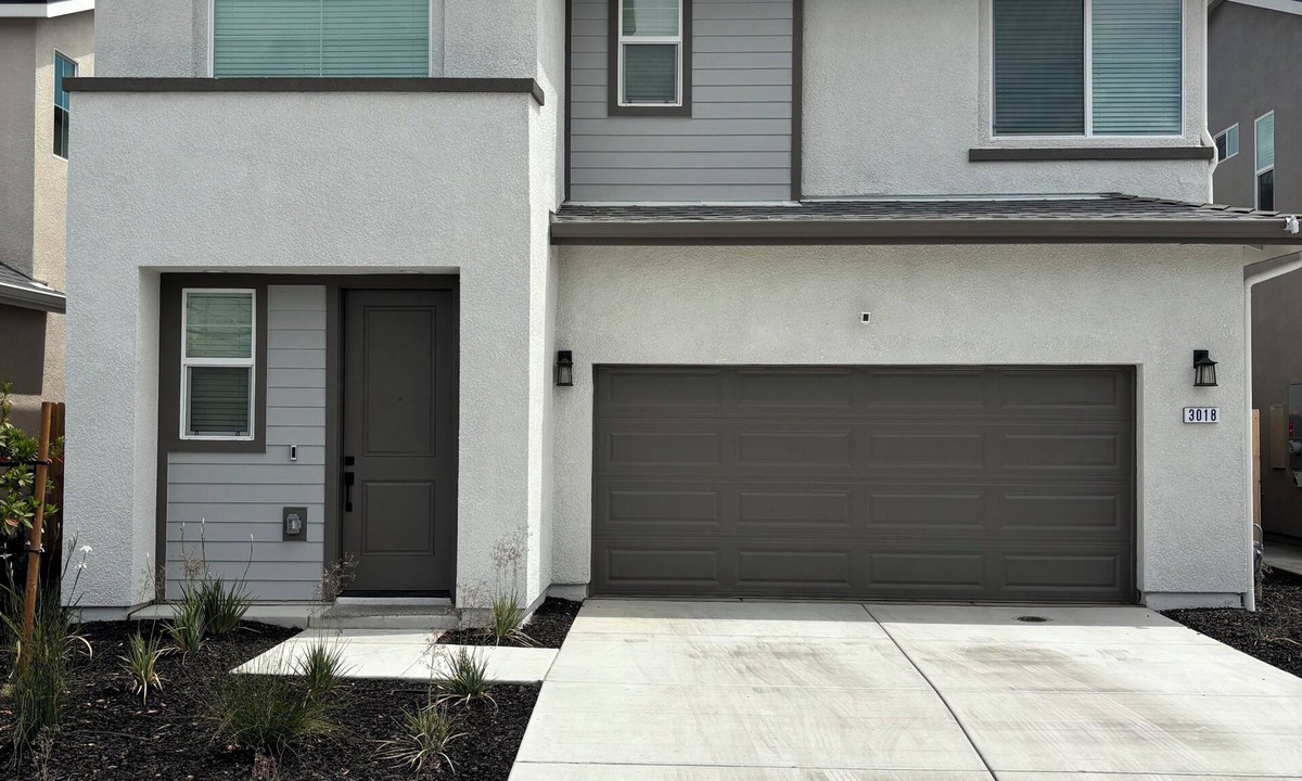 Visalia House | Sequoia Arcade House - New Build - Sleeps 10