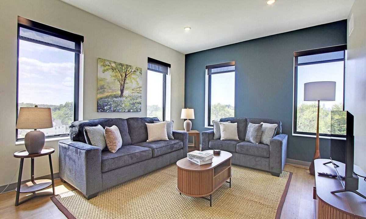 Cleveland Apartment | Serene 2 Bed/2 Bath | Cleveland Clinic | Free Garage