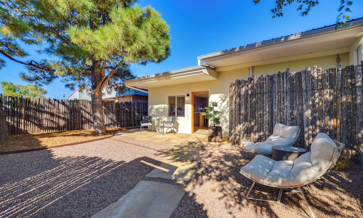 Southside Condo | Serene Couple's Retreat 3 Mi to Dtwn Santa Fe
