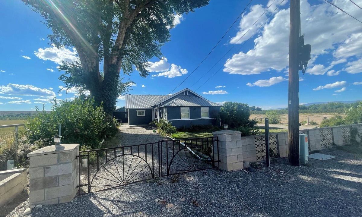 Lazear House | Serene farmhouse with AC in charming Olathe