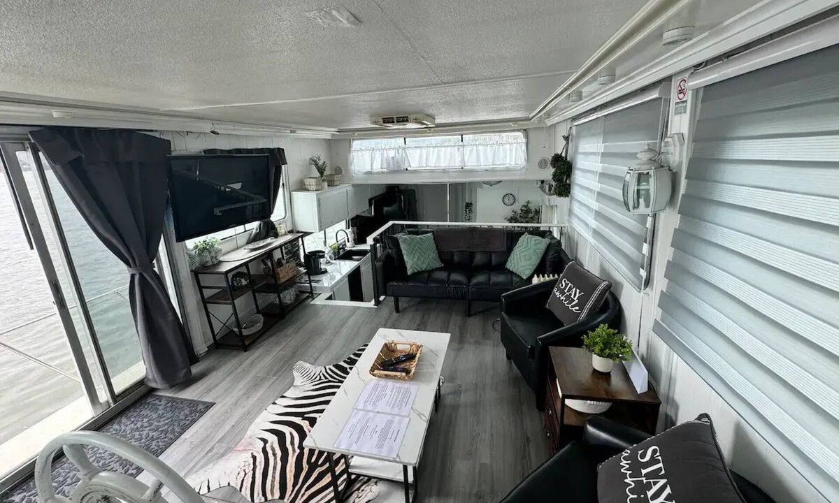 Osborne Boat Rental | "Serene Houseboat Hideaway"