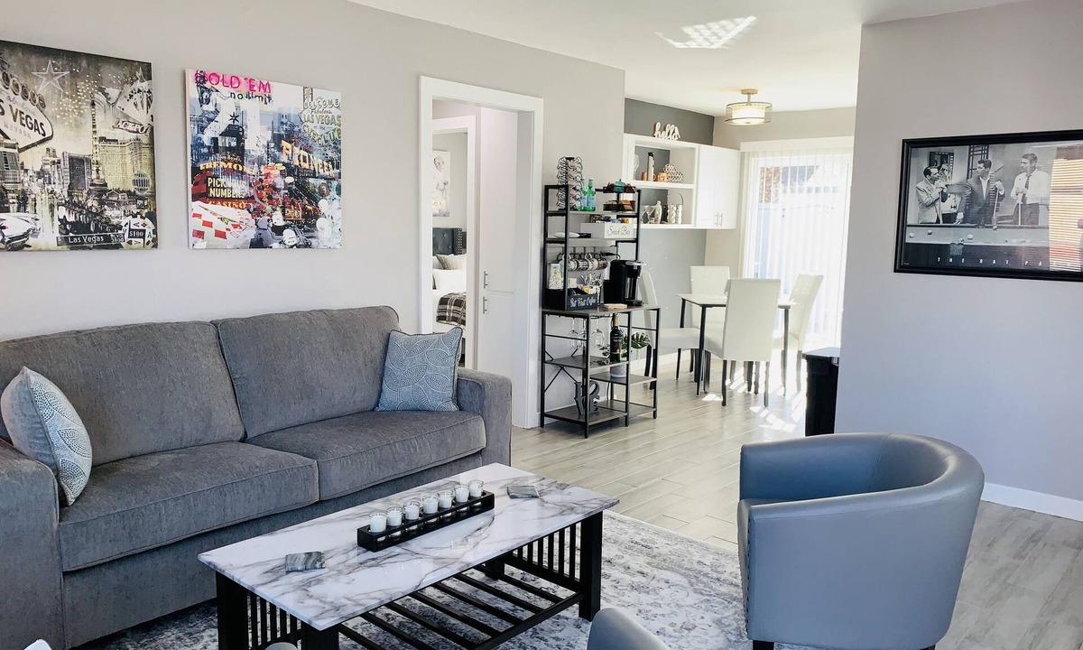 Spring Valley House | Seven minutes to Strip and Allegiant Stadium.
