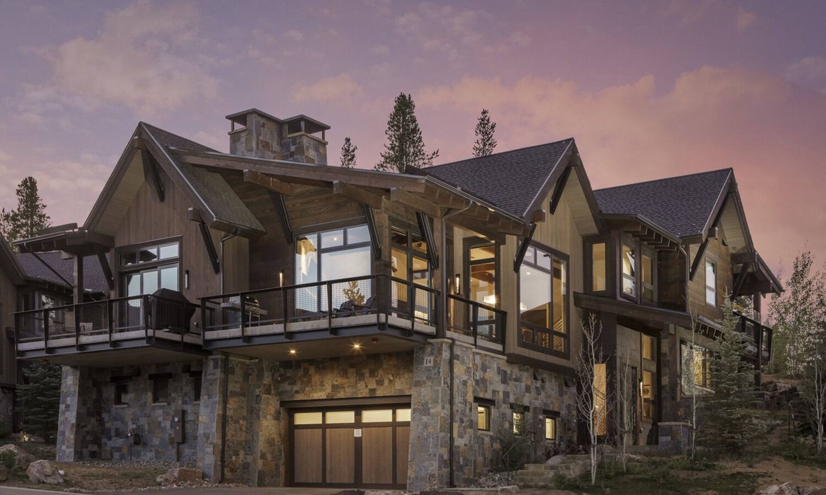 Peak 8 House | Shock Hill Overlook | Locally-Managed Lux. 1 min walk to Gondola at Shock Hill Private Hot Tub
