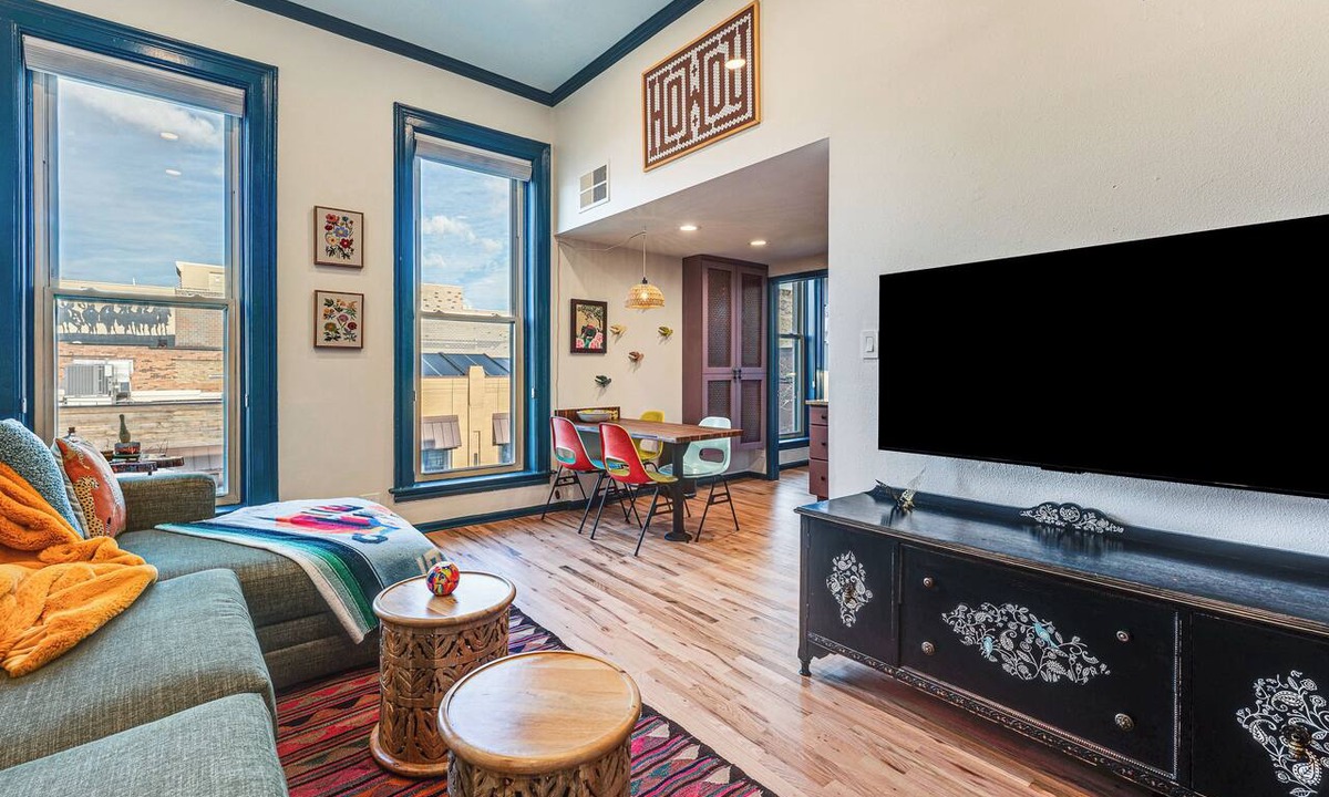 Golden Condo | Shop, Dine, Unwind! Couples Retreat in Dtwn Golden