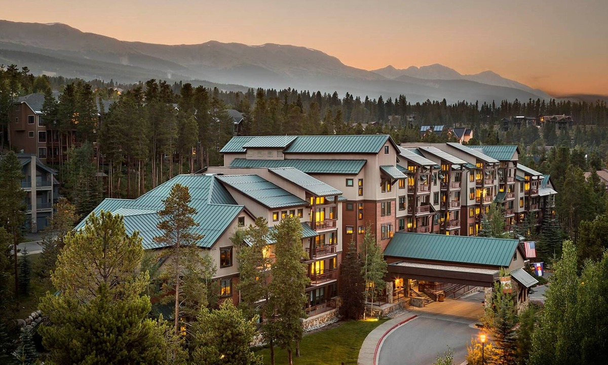 Peak 9 Hotel | Ski at Peak 9 Jan. 9-13!