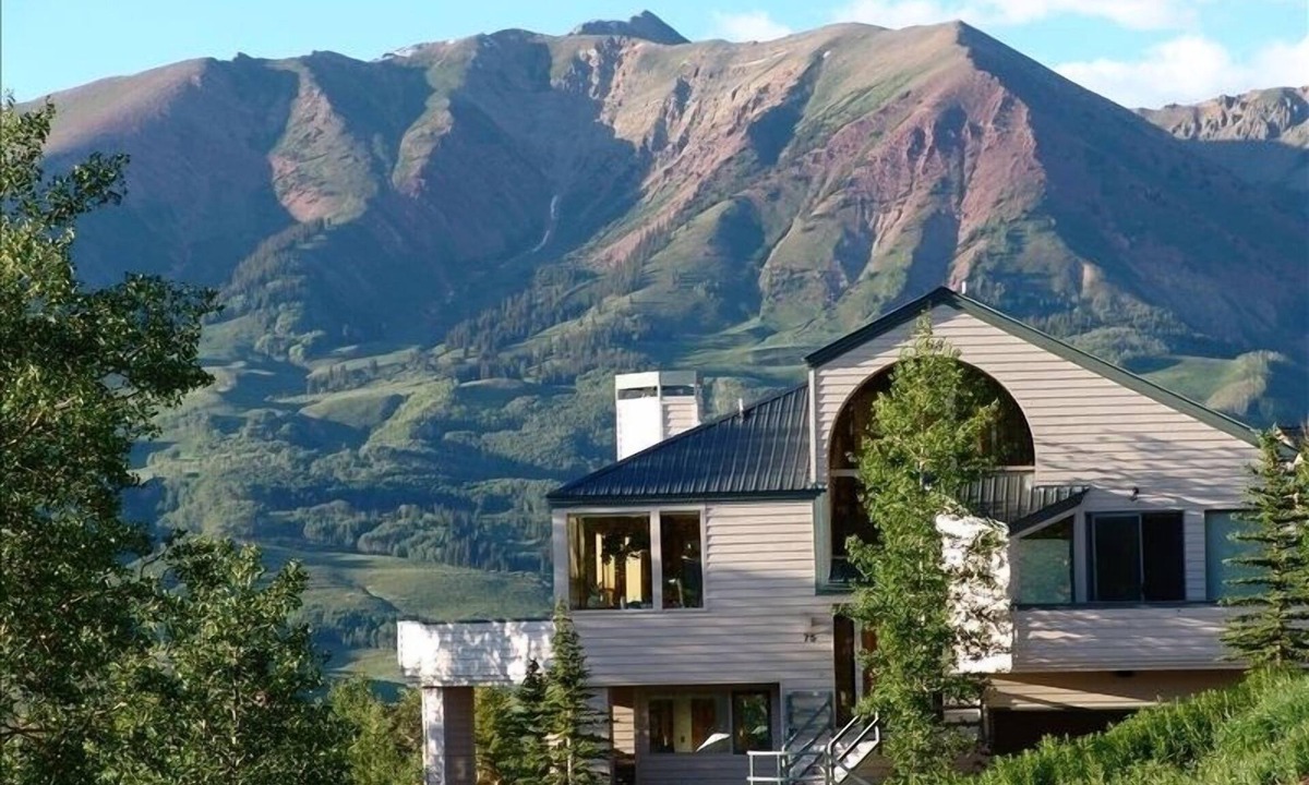 Mount Crested Butte House | Ski-in-Out, 5/4 Custom Home Comfortably Sleeps 17