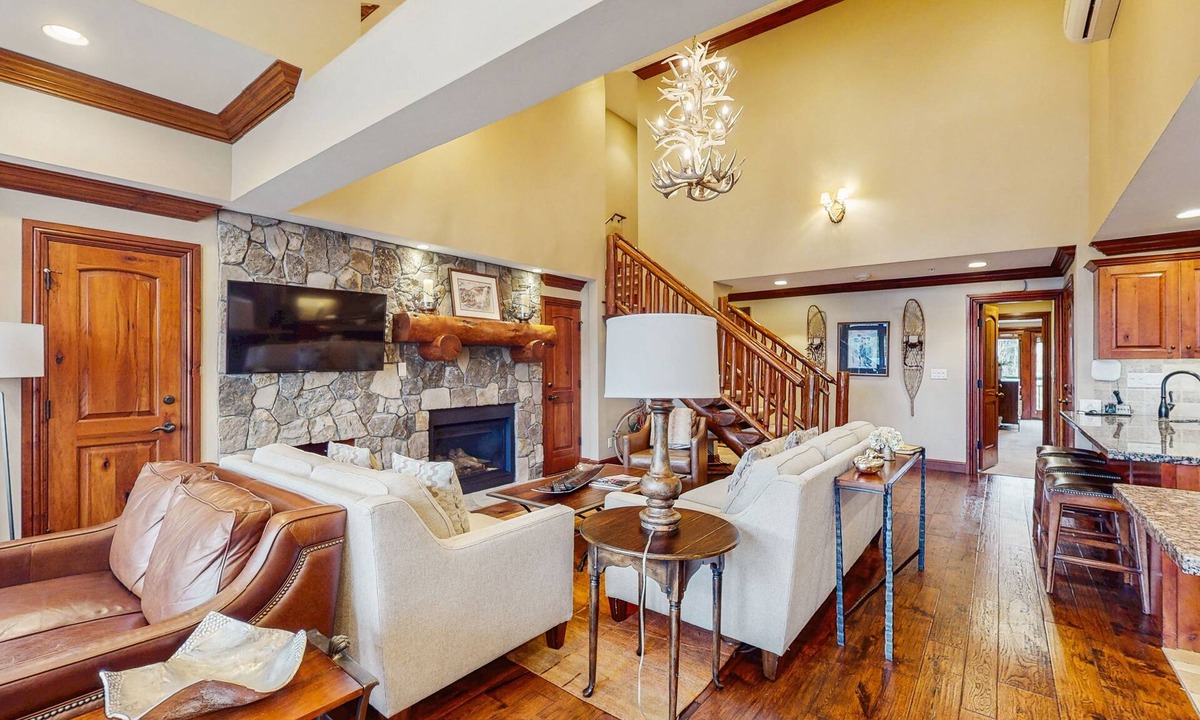 Vail Ski Chalet | Ski-in/out home w/alpine view, fireplace, AC, fast WiFi, shared pool/hot tubs/WD