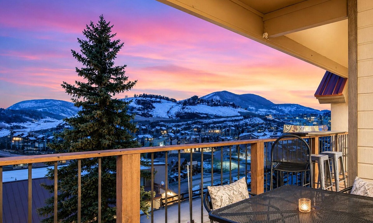 Mount Crested Butte Condo | Ski-In/Out, Hot Tub, Shuttle, Views, Garage, Trails, 4BR+Loft –Westwall Paradise