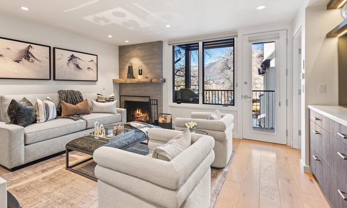 Aspen Condo | Ski-in&Out Renovated 3BR, 3BA w AC, Pool & Hot-tub