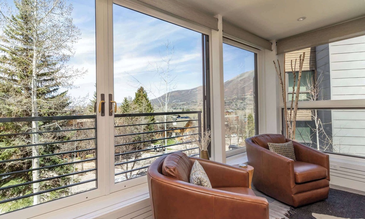 Aspen Apartment | Ski-in/out! Renovated 3BR w AC & Stunning Views!