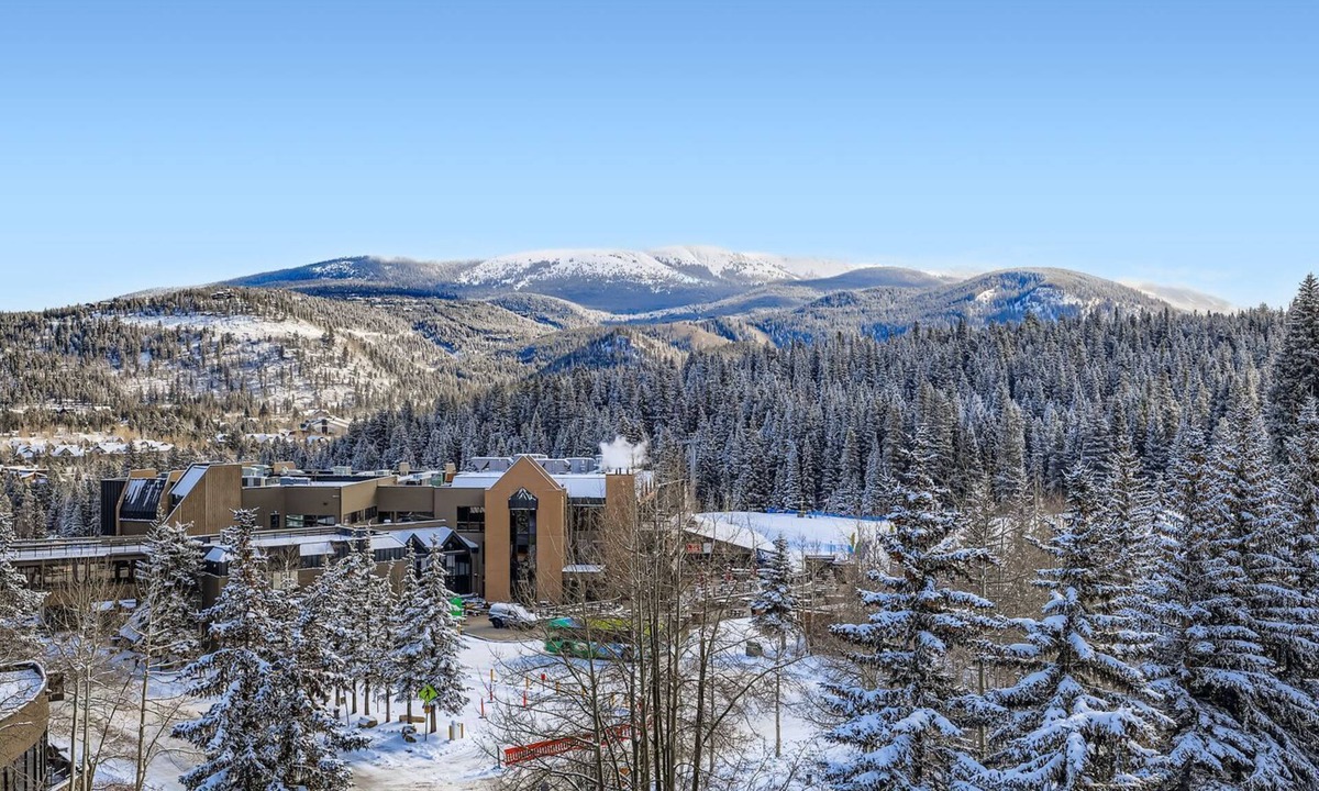 Peak 9 Apartment | Ski-In/Out Studio | Balcony Views | Dog Friendly
