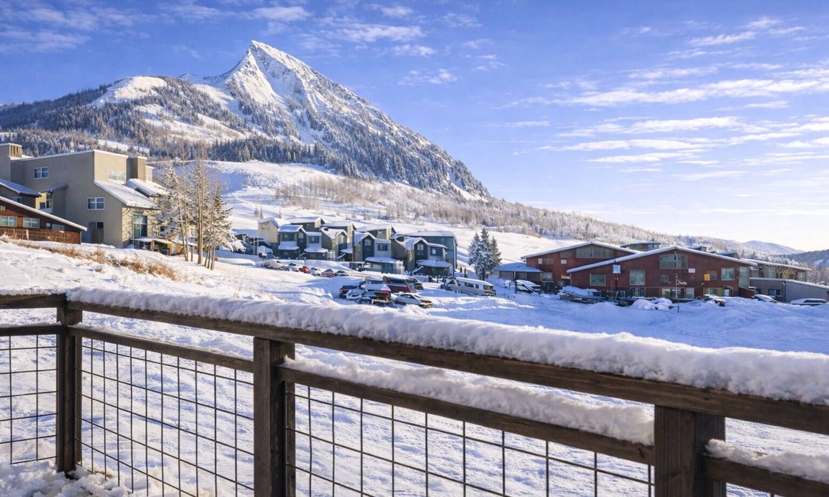 Mount Crested Butte Condo | Ski In & Quick walk to Slope! Great Views of Mt CB
