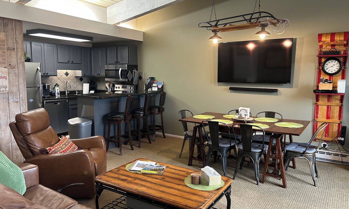 Steamboat Springs Condo | Ski In/Ski Out 2 Bed/2Bath Top Floor Updated Condo With Elevator and Steamshower