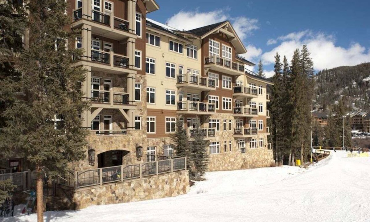 River Run Condo | Ski in & ski out 3BR Lone Eagle w/- stunning views & great amenities!