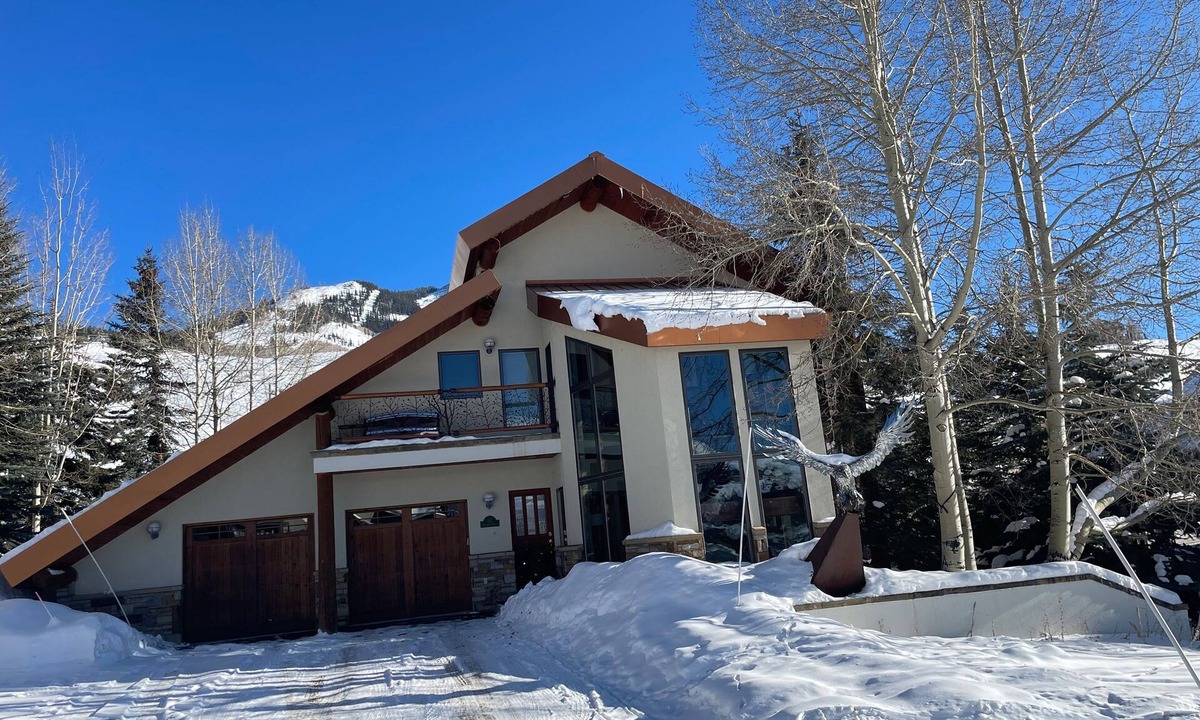Mount Crested Butte House | SKI-IN-SKI-OUT Chalet. 1 of 2 Houses at the Base of Mt Crested Butte.