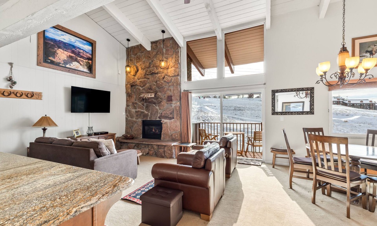 Steamboat Springs Condo | Ski-In/Walk-Out 3BR Condo w/Vaulted Ceilings!