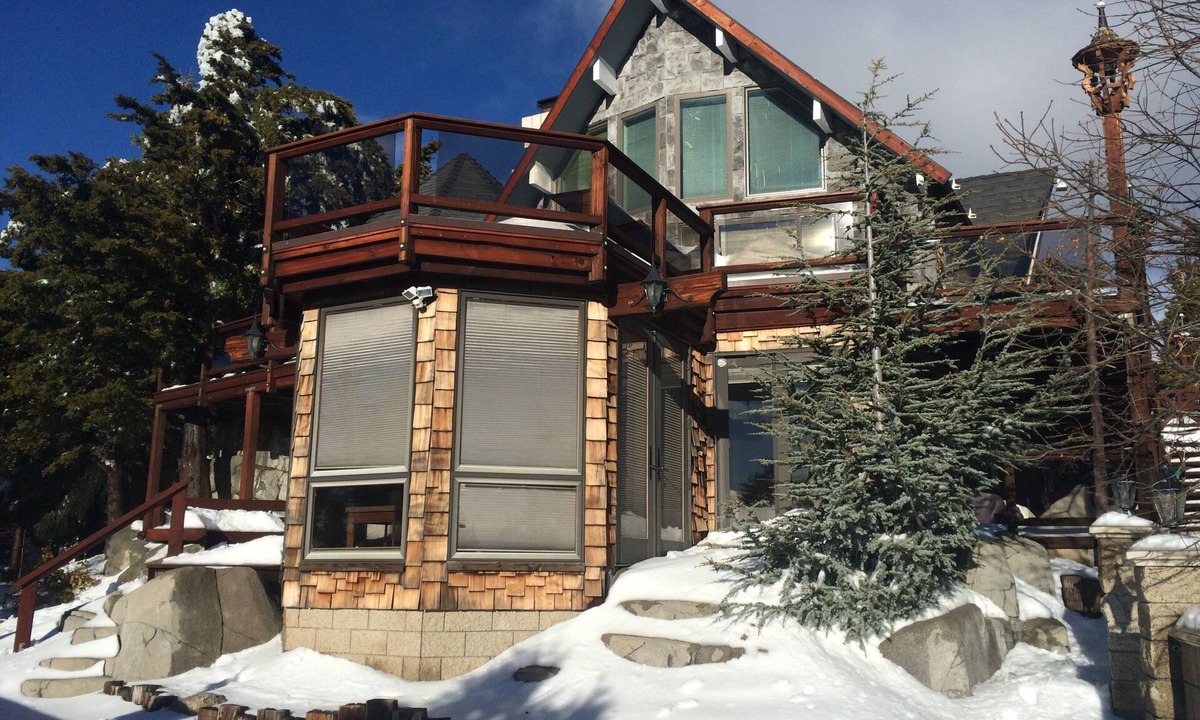 Running Springs Cabin | Sledding hills, amazing views, game room, Ski & Sky Park min away!