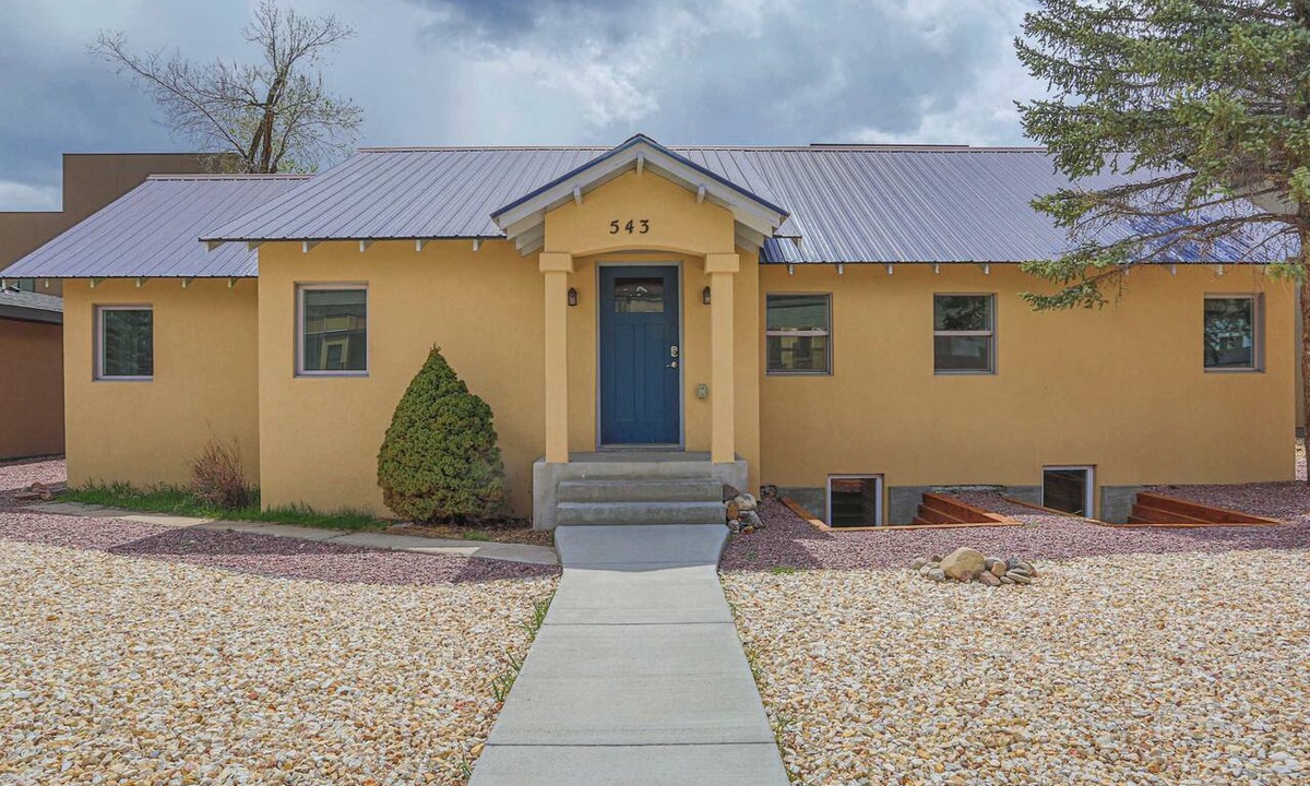 Salida House | Sleeps 10! Walkable to Everything! Pets, Game Room