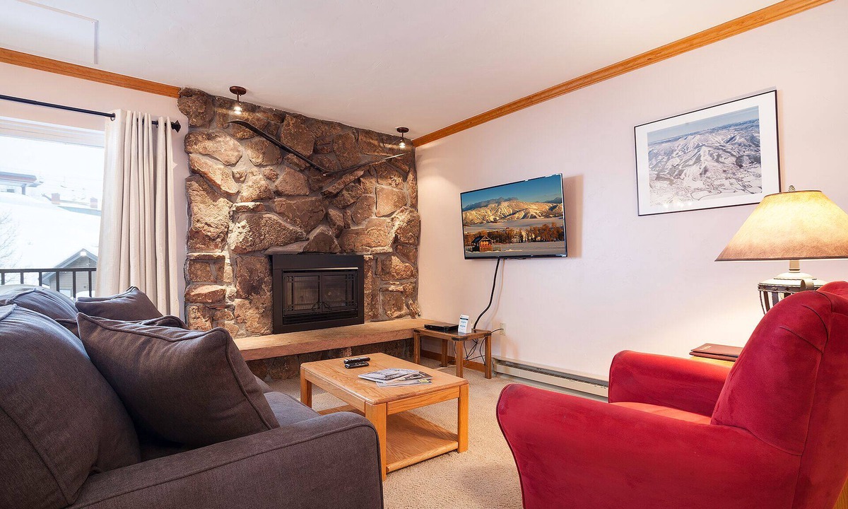 Steamboat Springs Condo | SM436 | Charming Condo | Mountain Views | Hot Tub | Ski In | Free City Bus