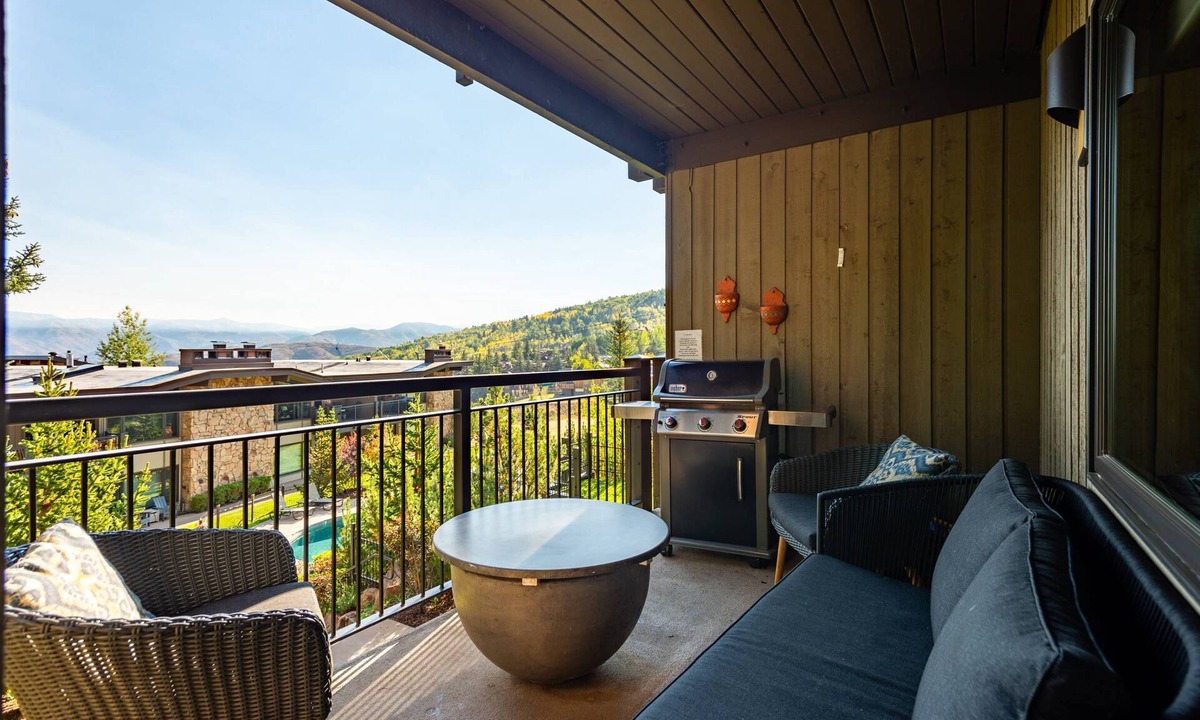 Snowmass Village Condo | Snowmass Mountainside Condo. Pool/Hot Tub, Bonus Sleeping Den, FP, Balcony with Views