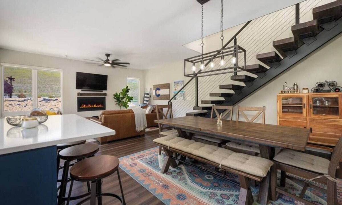 Silvercreek Ski Chalet | Snowy Peaks | Family Retreat + Granby Ranch Fun