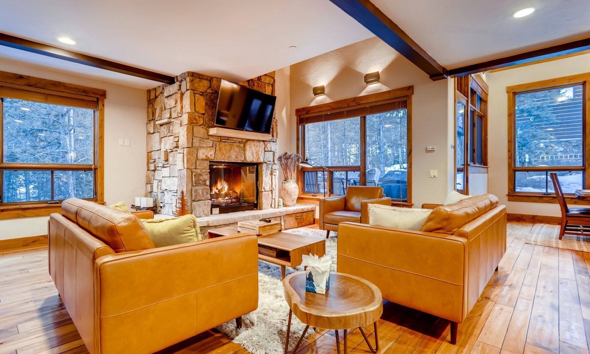 Copper Mountain House | Snowy Pines at Copper: Walk To Lift, Private Hot Tub, Pet Friendly, Elevator