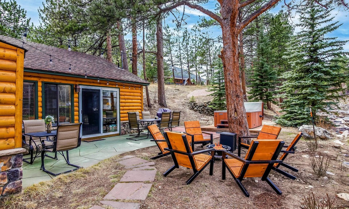Estes Park House | SPA RIVER CABIN On River, Hot Tub, 5 Min RMNP, Steam Shower, Firepit, 2 Bath