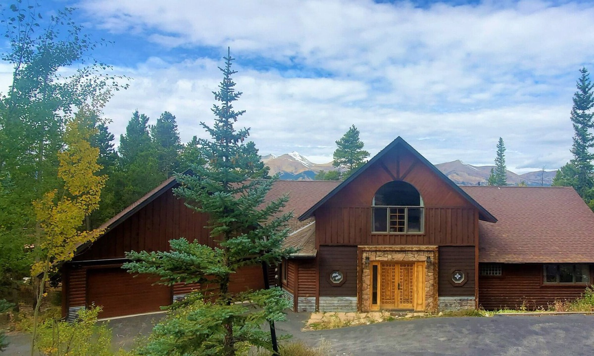 Woodmoor Cabin | Space Wrangler Lodge / Luxury Breckenridge Retreat