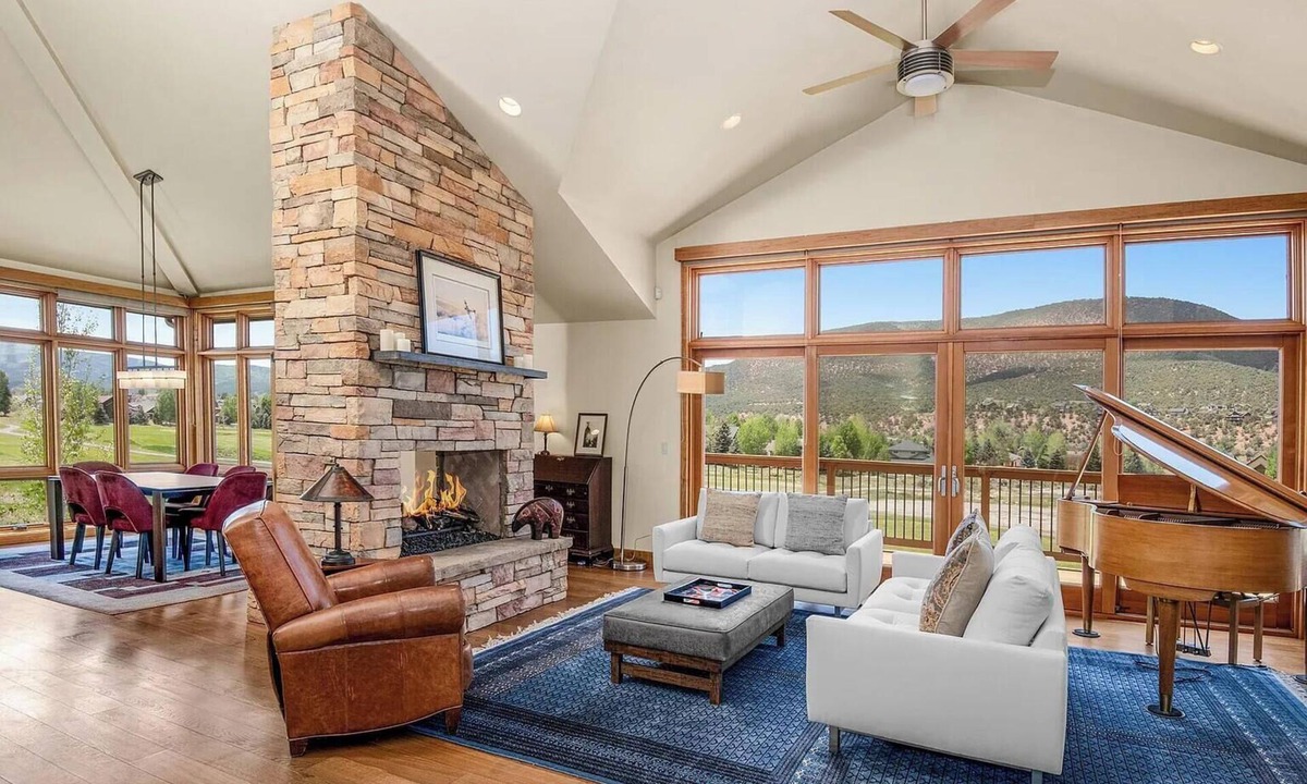 Gypsum House | Spacious 4 bdr house on golf course in Vail Valley with views