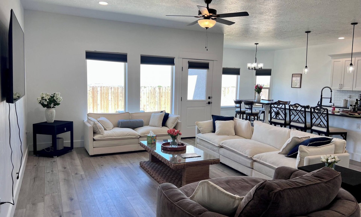 Winnemucca House | Spacious 4-bedroom Home with Beautiful Views