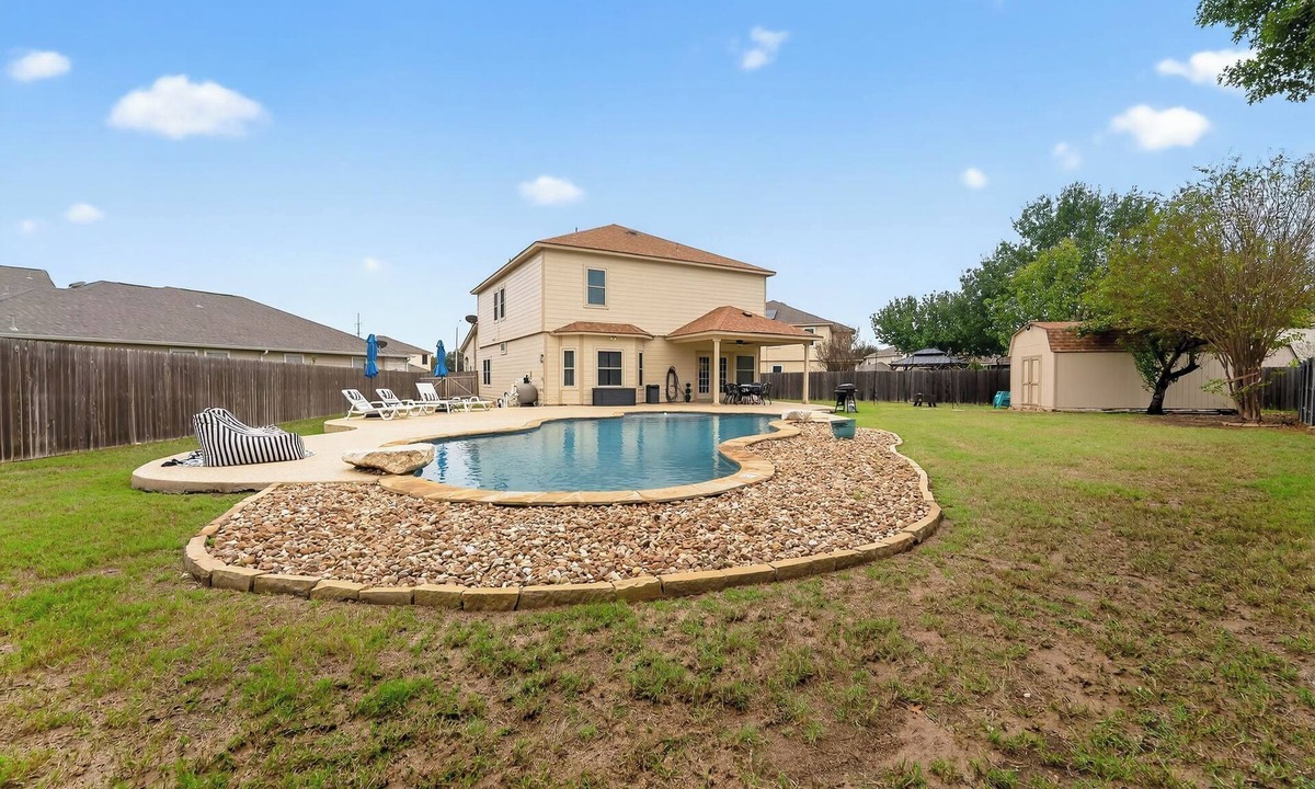 Cibolo House | Spacious 5BR - River Float - Pool - Fire Pit