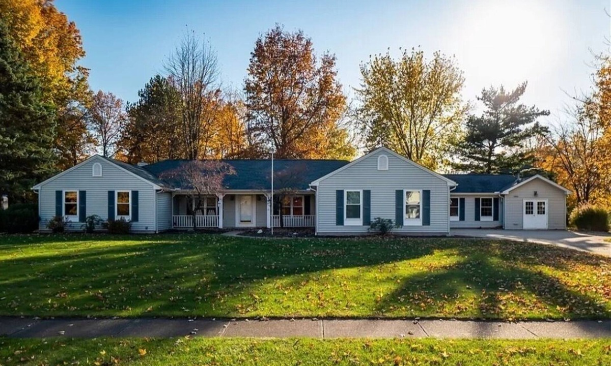 Avon Lake House | Spacious 7-bedroom house in lovely Avon Lake with AC, WiFi & close to Lake Erie