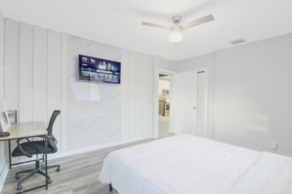 Miramar House | Spacious and luxurious home centrally located between Miami and Ft. Lauderdale