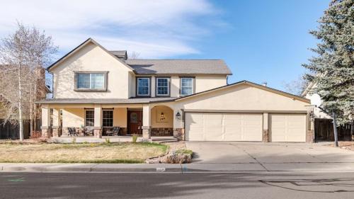Broomfield House | Spacious Country Club Golf Course Retreat