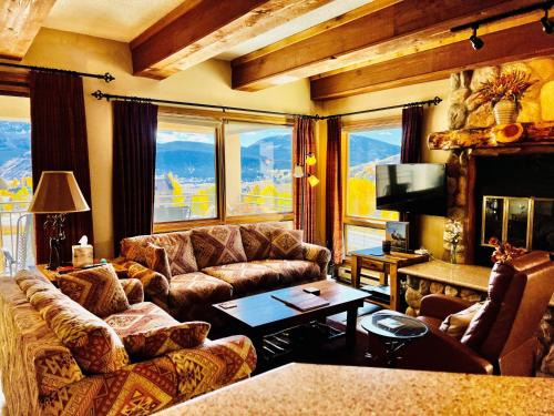 Mount Crested Butte Apartment | Spacious & Cozy Condo With Wood Fireplace condo