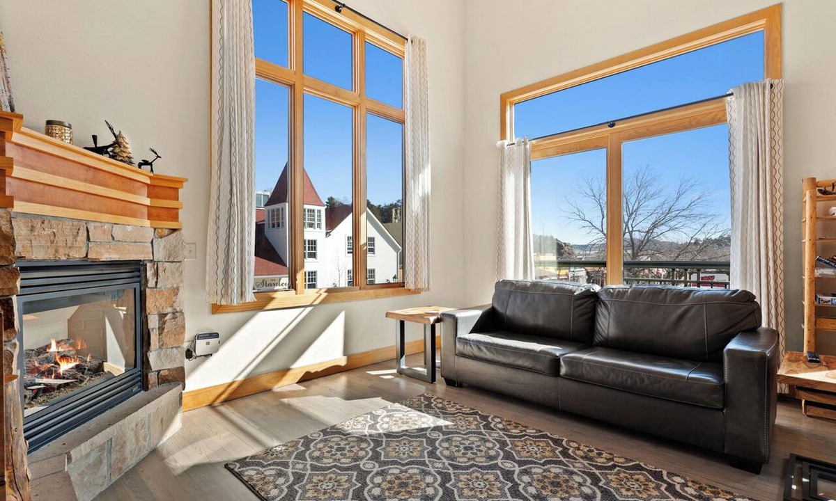 Estes Park Condo | Spacious Dtwn Estes Park Loft Condo: 4 Mi to RMNP